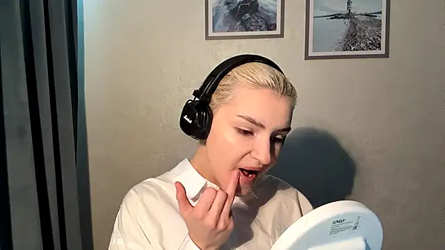 Snapshot of Cindi_Jacobs chatting on December 2, 4:02 pm Cindi Jacobs online show from December 2, 4:02 pm