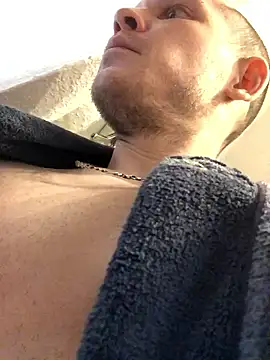 Spielzeugtwink online show from January 18, 11:30 pm