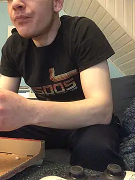 Spielzeugtwink online show from March 14, 9:20 pm