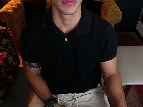 Snapshot of tayler_luke chatting on December 18, 1:22 am tayler luke online show from December 18, 1:22 am