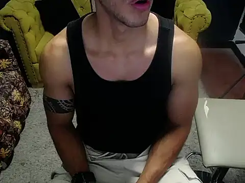 Snapshot of tayler_luke chatting on December 20, 1:12 am tayler luke online show from December 20, 1:12 am