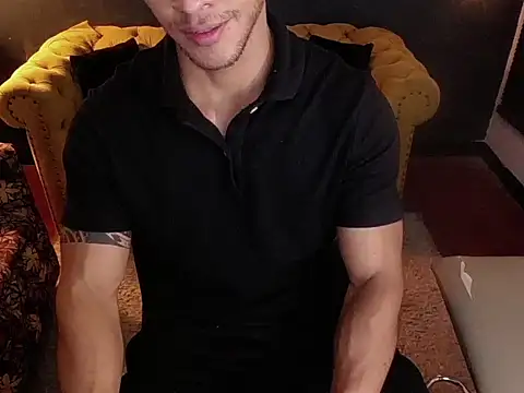 Snapshot of tayler_luke chatting on December 23, 1:25 am tayler luke online show from December 23, 1:25 am