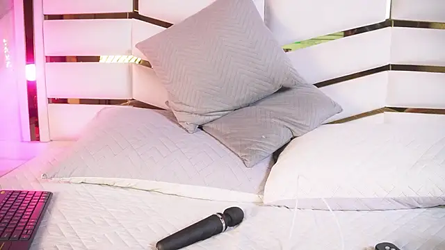 luciana agudelo online show from March 7, 7:11 pm