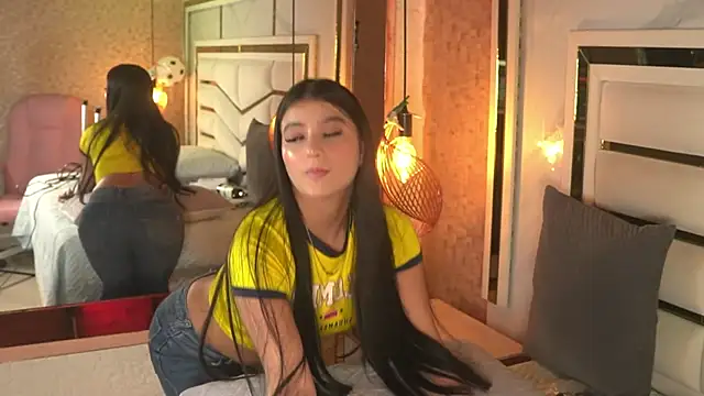Snapshot of luciana_agudelo chatting on June 23, 7:23 pm luciana agudelo online show from June 23, 7:23 pm
