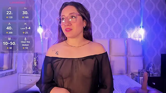 Snapshot of LeiahBlonde chatting on November 30, 11:47 am LeiahBlonde online show from November 30, 11:47 am