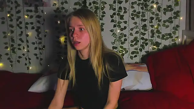 Snapshot of Cute_Beautiful_Princess chatting on December 4, 11:13 pm Cute Beautiful Princess online show from December 4, 11:13 pm