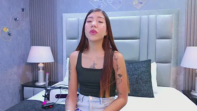 Snapshot of ViolettFrosst chatting on December 4, 7:33 pm ViolettFrosst online show from December 4, 7:33 pm