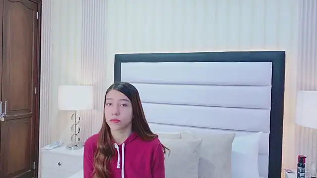 Snapshot of ViolettFrosst chatting on December 15, 7:29 pm ViolettFrosst online show from December 15, 7:29 pm