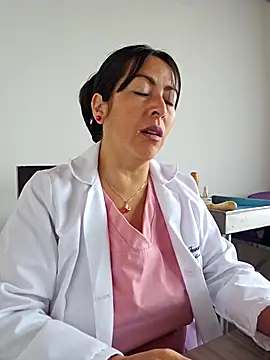 JustSamantha  online show from December 4, 1:20 pm