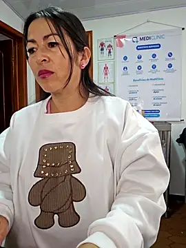 Snapshot of JustSamantha_ chatting on February 5, 12:32 pm JustSamantha online show from February 5, 12:32 pm