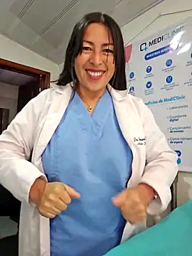 JustSamantha  online show from March 12, 12:44 pm