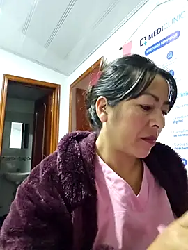 JustSamantha  online show from April 5, 10:01 am