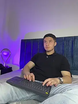 Snapshot of Ethan-Connor chatting on November 20, 8:30 pm Ethan-Connor online show from November 20, 8:30 pm