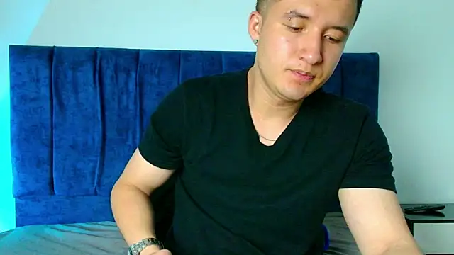 Snapshot of Ethan-Connor chatting on November 29, 8:56 pm Ethan-Connor online show from November 29, 8:56 pm