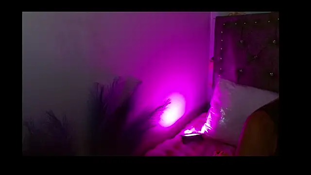 Snapshot of Queen_Rousee chatting on February 16, 10:06 pm Queen Rousee online show from February 16, 10:06 pm