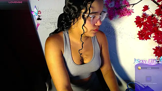 Snapshot of chleo_rosse chatting on June 3, 3:17 pm chleo rosse online show from June 3, 3:17 pm