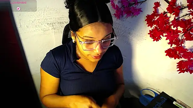 Snapshot of chleo_rosse chatting on July 2, 4:02 pm chleo rosse online show from July 2, 4:02 pm