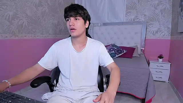 Snapshot of JakeSummer_ chatting on November 27, 1:13 pm JakeSummer online show from November 27, 1:13 pm