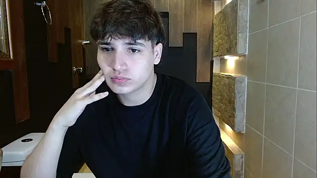 Snapshot of JakeSummer_ chatting on February 5, 1:05 pm JakeSummer online show from February 5, 1:05 pm