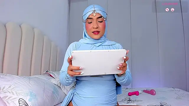 Amira-Zahra online show from April 10, 10:14 pm