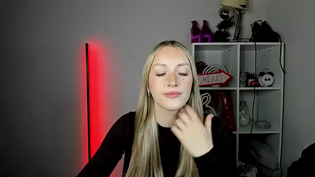 EvelynBlond online show from June 16, 12:41 pm