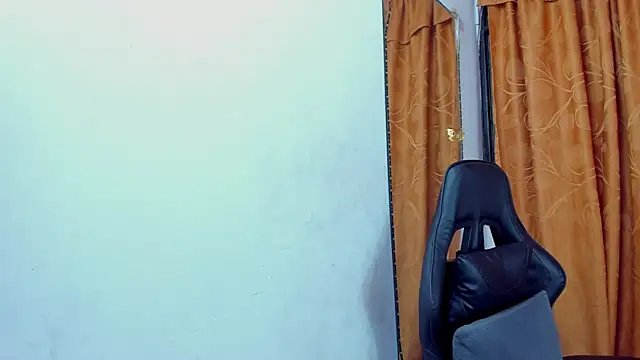 NaommiCampbell online show from December 4, 2:15 pm