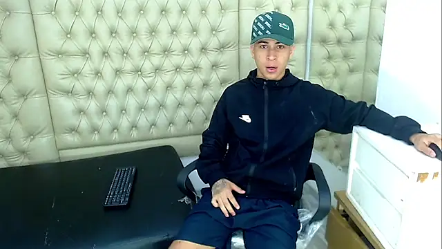 HollmanFronsh online show from December 3, 2:19 am