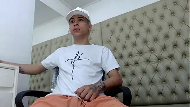 HollmanFronsh online show from December 5, 2:42 am