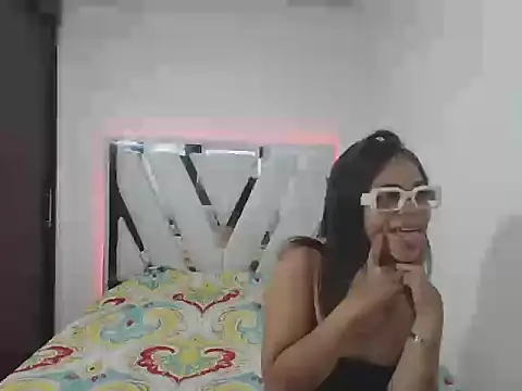 Snapshot of BlueLove19 chatting on December 14, 6:56 pm BlueLove19 online show from December 14, 6:56 pm