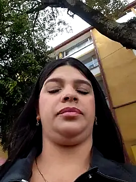 Layla-daring online show from April 21, 8:01 pm