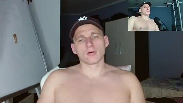 Snapshot of Poliglotjoe1 chatting on November 25, 5:40 am Poliglotjoe1 online show from November 25, 5:40 am