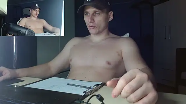 Snapshot of Poliglotjoe1 chatting on December 13, 9:09 pm Poliglotjoe1 online show from December 13, 9:09 pm