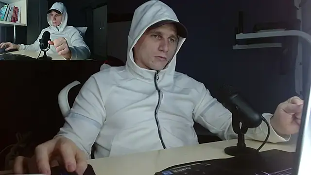 Snapshot of Poliglotjoe1 chatting on December 17, 6:41 am Poliglotjoe1 online show from December 17, 6:41 am