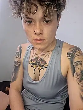 Snapshot of megan_NL chatting on December 2, 9:43 pm megan NL online show from December 2, 9:43 pm