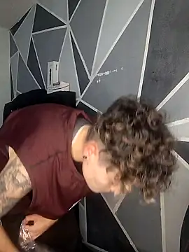 Snapshot of megan_NL chatting on December 17, 2:06 am megan NL online show from December 17, 2:06 am