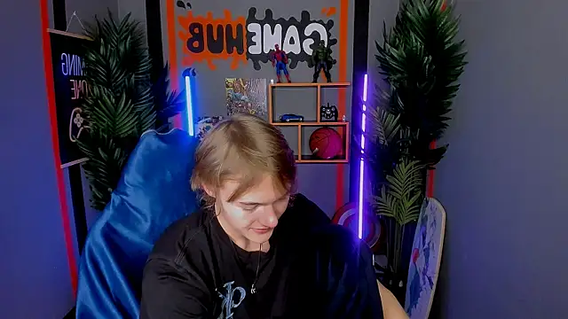 Snapshot of DonaldWoon chatting on December 2, 4:02 pm DonaldWoon online show from December 2, 4:02 pm