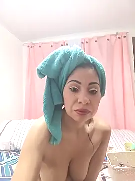 Snapshot of sarasol22 chatting on November 22, 8:19 pm sarasol22 online show from November 22, 8:19 pm