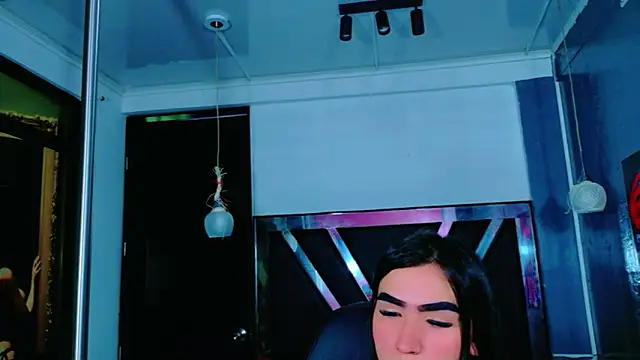 Snapshot of Evangeline_Star1 chatting on December 13, 8:04 pm Evangeline Star1 online show from December 13, 8:04 pm