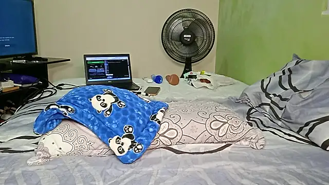 nelielg6 online show from February 11, 8:47 pm