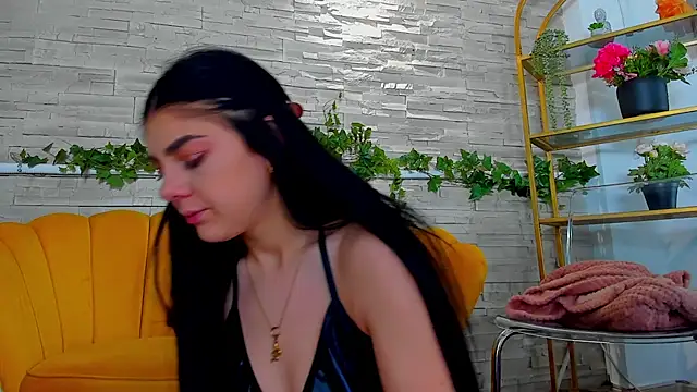 Snapshot of SerennaNoir chatting on December 18, 5:46 am SerennaNoir online show from December 18, 5:46 am