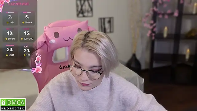 Snapshot of Megan_Lora chatting on November 22, 1:15 am Megan Lora online show from November 22, 1:15 am