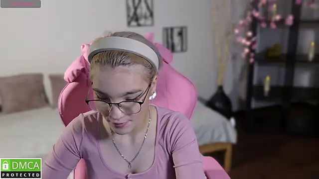 Snapshot of Megan_Lora chatting on November 25, 7:30 am Megan Lora online show from November 25, 7:30 am