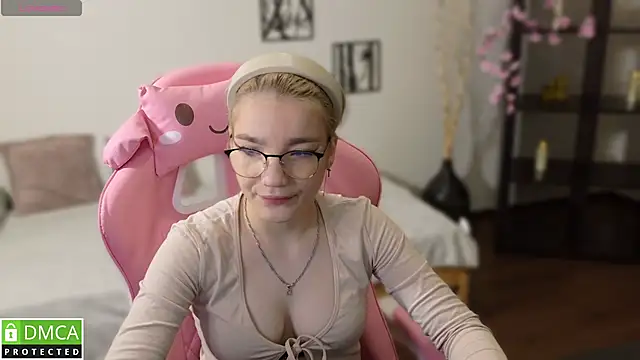 Snapshot of Megan_Lora chatting on November 26, 1:06 am Megan Lora online show from November 26, 1:06 am