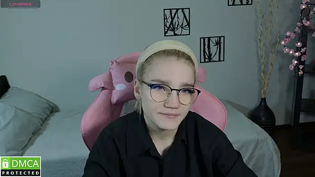 Megan Lora online show from January 8, 12:46 am