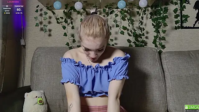 Megan Lora online show from March 7, 1:02 am