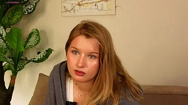 ImiMonroe online show from April 18, 5:55 am