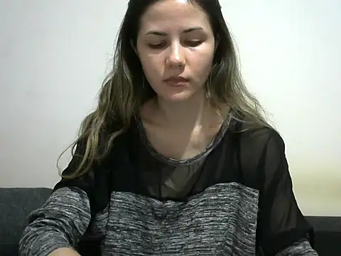 Snapshot of Erii18 chatting on November 28, 11:24 am Erii18 online show from November 28, 11:24 am