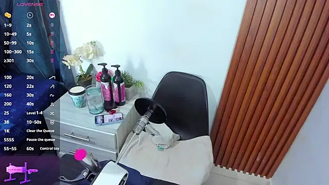 Snapshot of Latina_candy01 chatting on December 15, 7:18 pm Latina candy01 online show from December 15, 7:18 pm