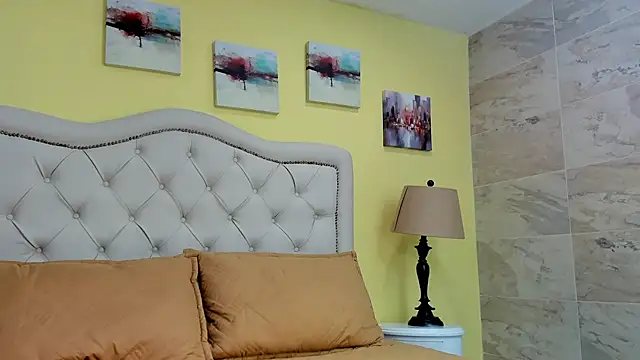 molly madisson  online show from December 4, 5:43 pm