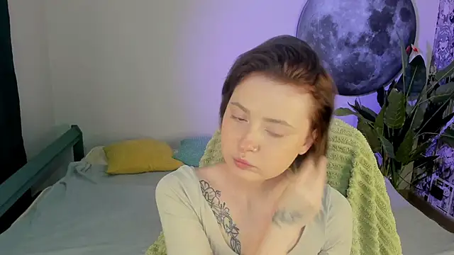 Snapshot of LaylaCookies_ chatting on December 2, 5:46 am LaylaCookies online show from December 2, 5:46 am